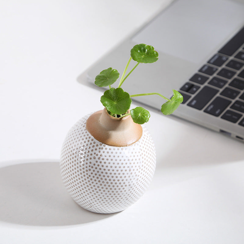 Handmade ceramic vase "Shizuka"