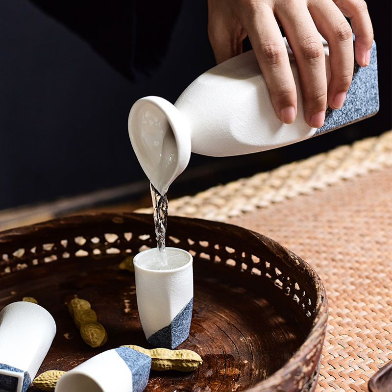 "Iwao" ceramic sake set