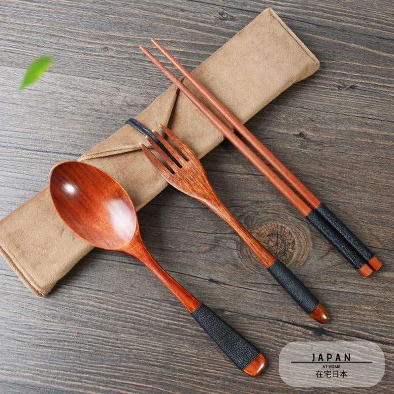 High-quality bamboo cutlery and chopsticks set (free with purchases over €80)