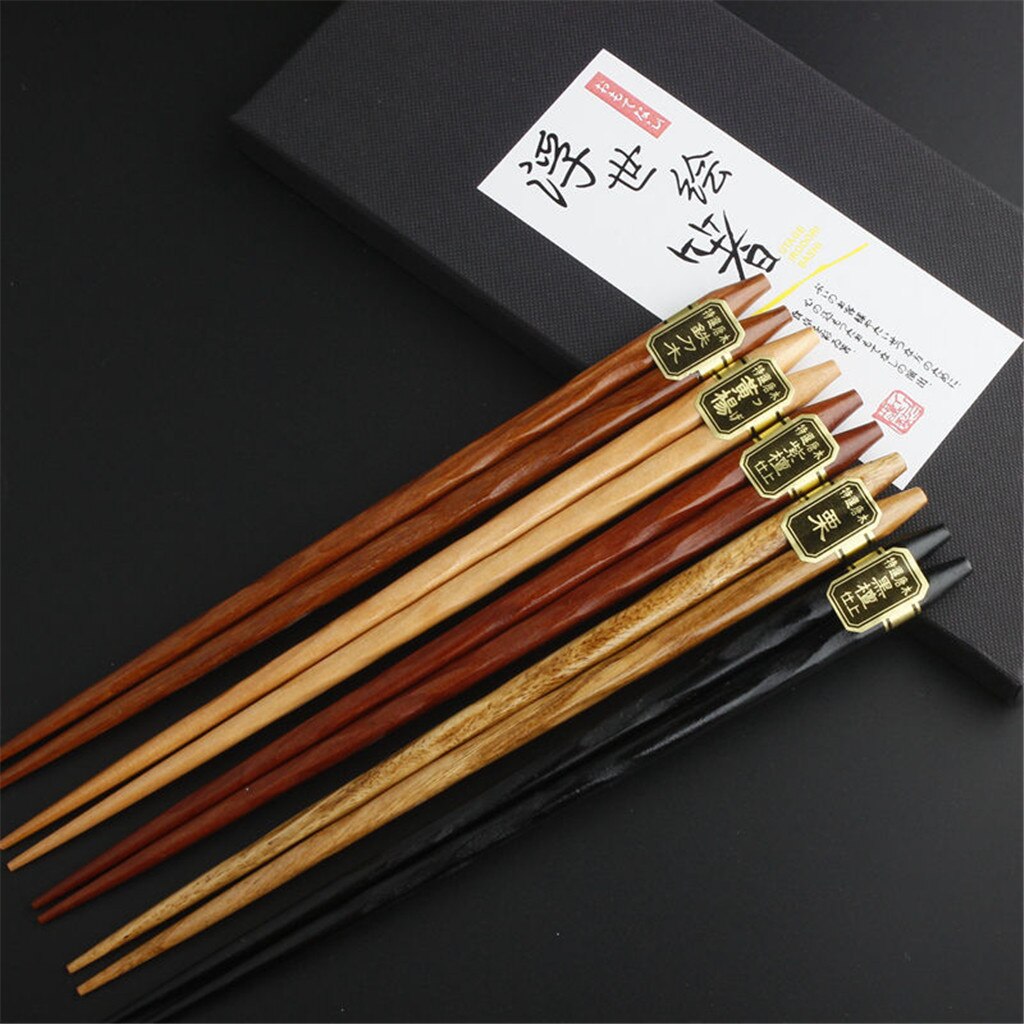 Box of 5 chopsticks from the “Kitakyushu” collection with natural wood pattern