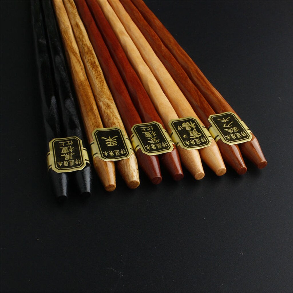Box of 5 chopsticks from the “Kitakyushu” collection with natural wood pattern