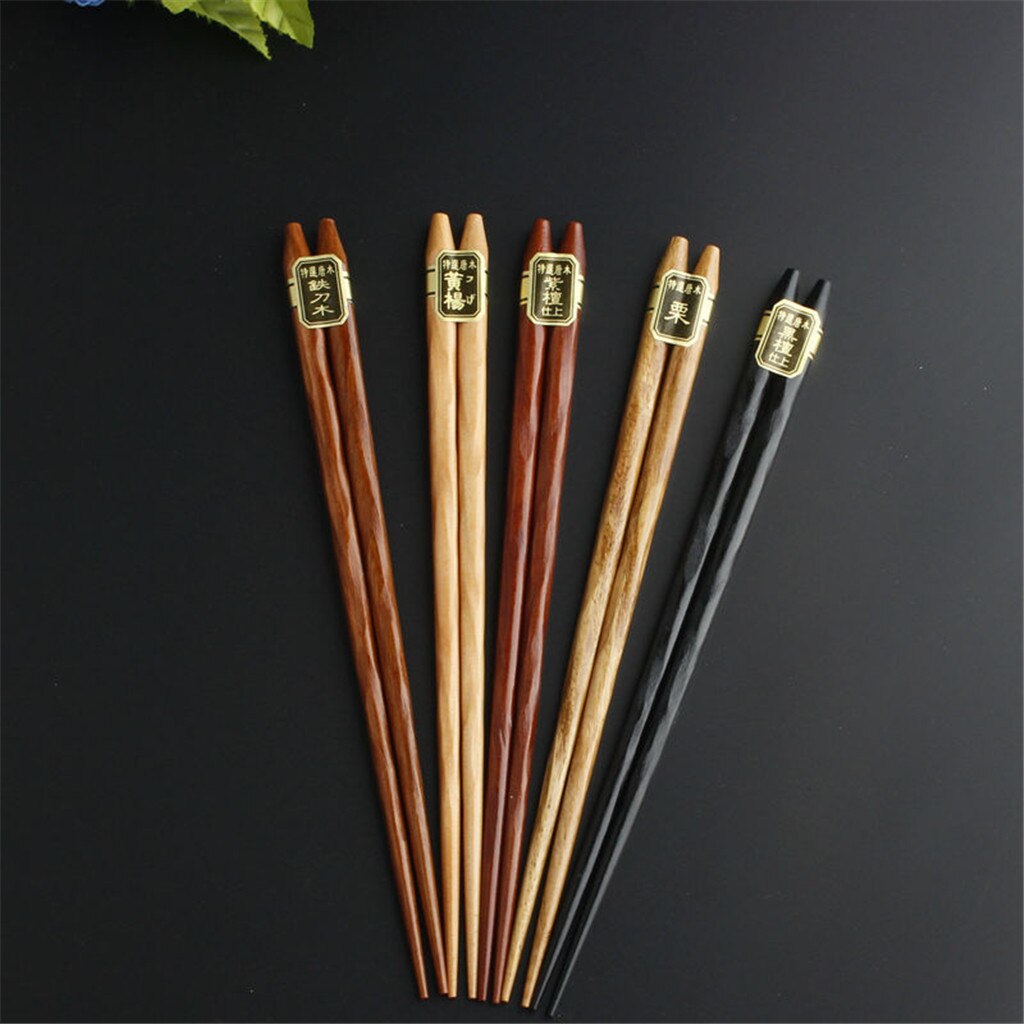 Box of 5 chopsticks from the “Kitakyushu” collection with natural wood pattern