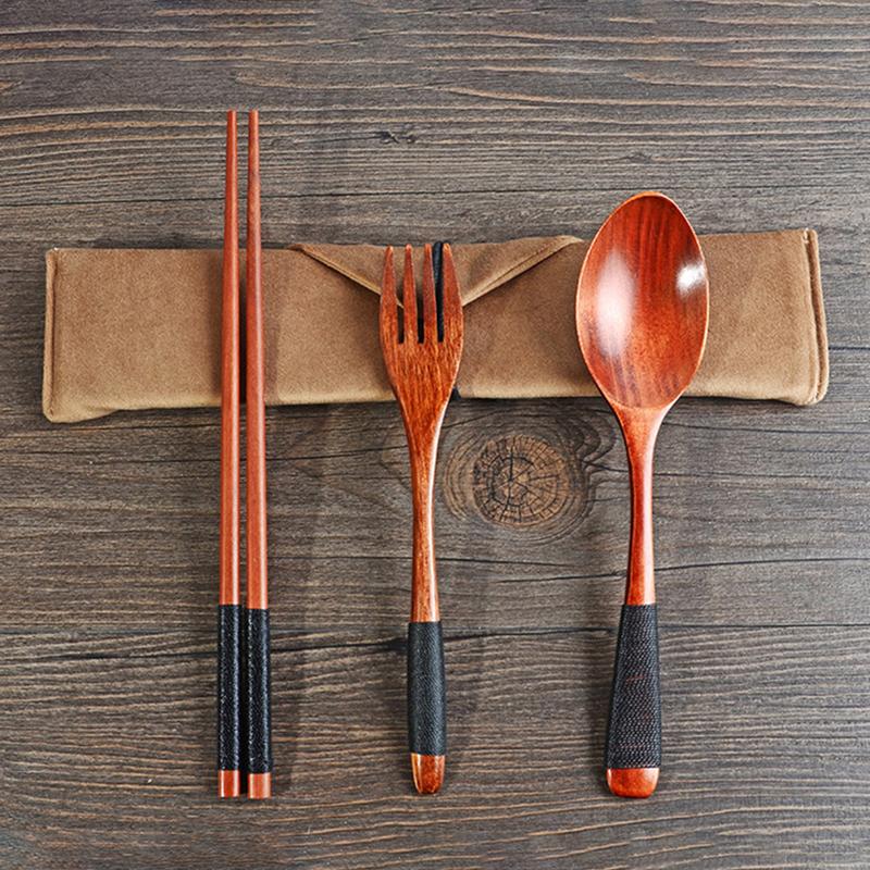High-quality bamboo cutlery and chopsticks set (free with purchases over €80)