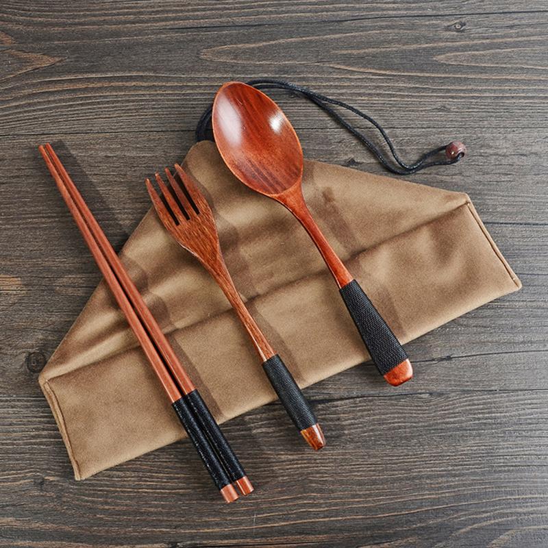 High-quality bamboo cutlery and chopsticks set (free with purchases over €80)