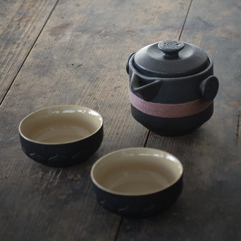 Japanese portable ceramic teapot "Kataoka"