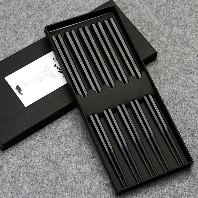 Black "Tōkyō" chopsticks set with flower pattern